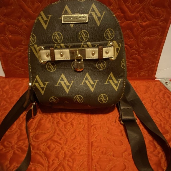 Adrienne Vittadini Women's Backpack Style Purse Stylish Beautiful Versatile NWOT - Picture 1 of 8